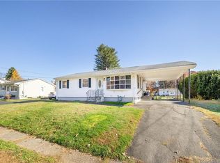 28 Hemingway St, Plainville, CT 06062