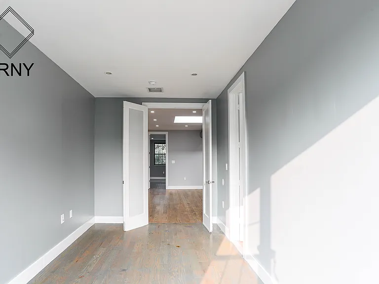 580 E 26th St #3 — Photo 6