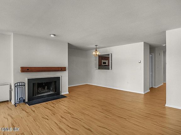 3rd image of 9 River Rd Unit 404