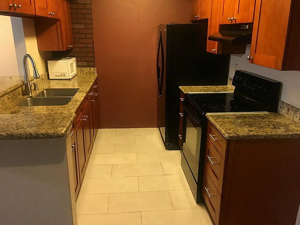 2 bed, 1040 sqft, $1,100 — Photo 3