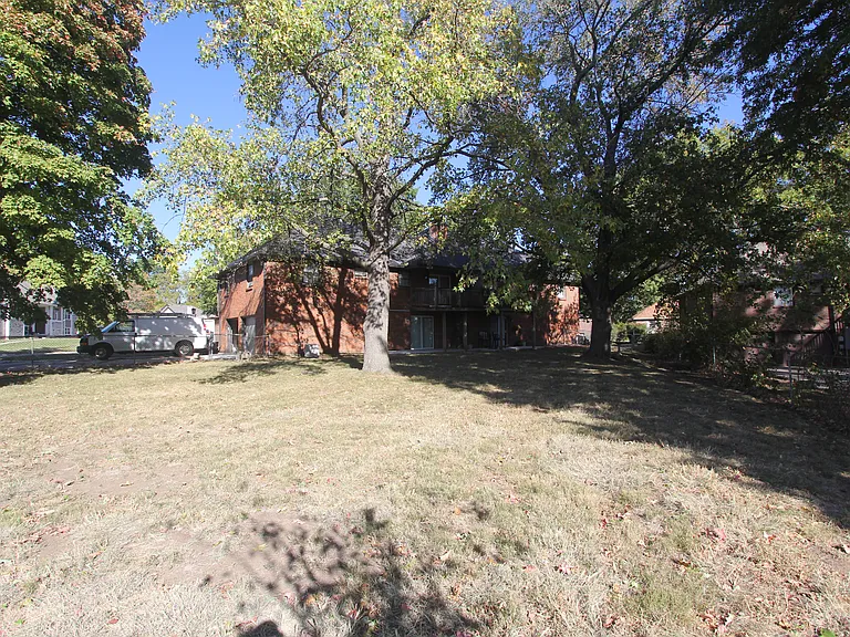 220 NW Highland Ln — Photo 20