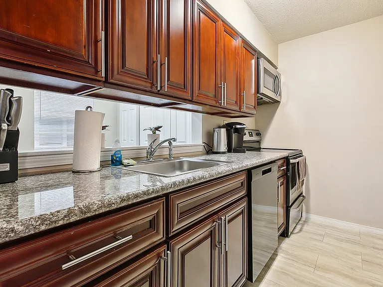 4208 Belvedere St #2RB — Photo 11