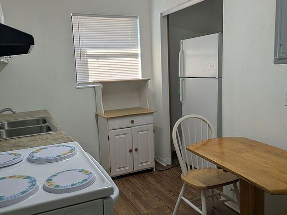 5th image of 541B Sunset Ave