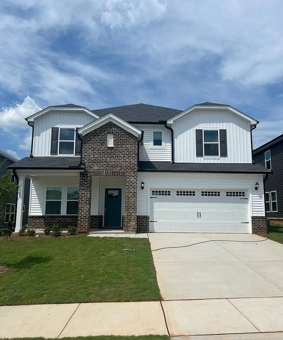 5 bed, 2937 sqft, $2,795 — Photo 2