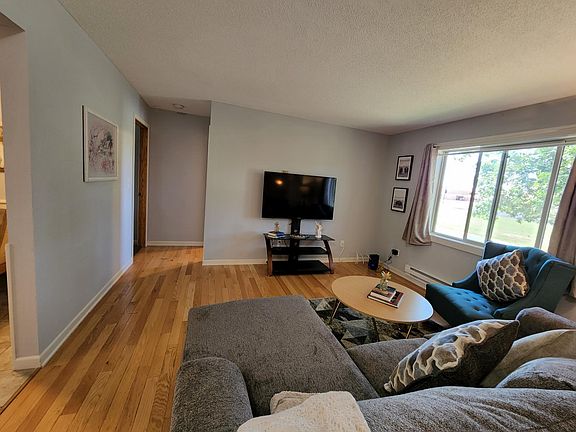 4th image of 524 19th Ave W #2