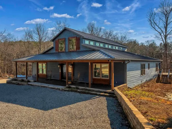 250 Cherry Point, Goreville, IL 62939