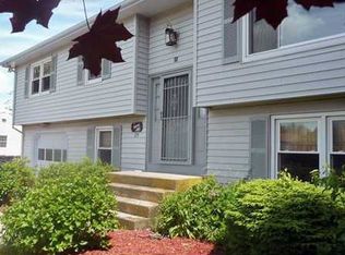 29 Newport Ln, Narragansett, RI 02882