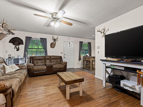 5th image of 1884 Peavine Rd