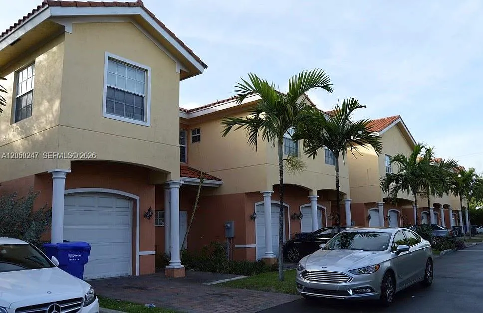 Tuscan View Condominium — Photo 1