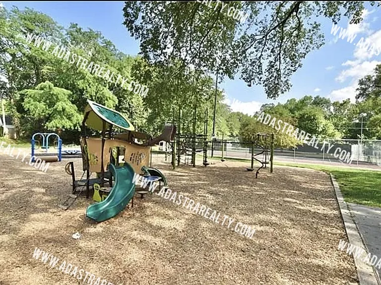 2227 W 78th St — Photo 32
