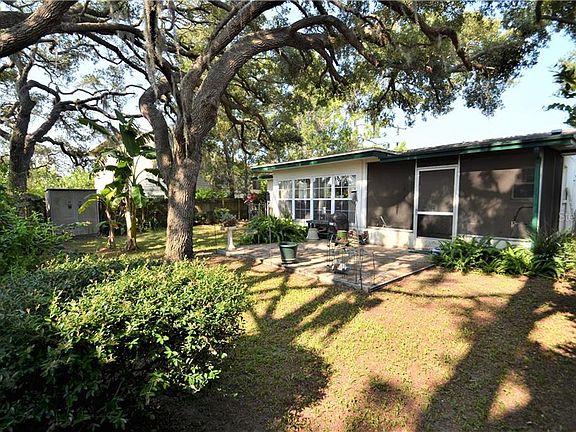 2nd image of 203 Oak Bluff Dr