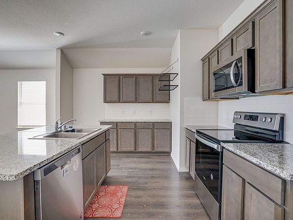 4th image of 106 Gallant Fox Ln