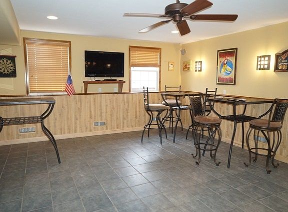 3rd image of 135 39th St #E