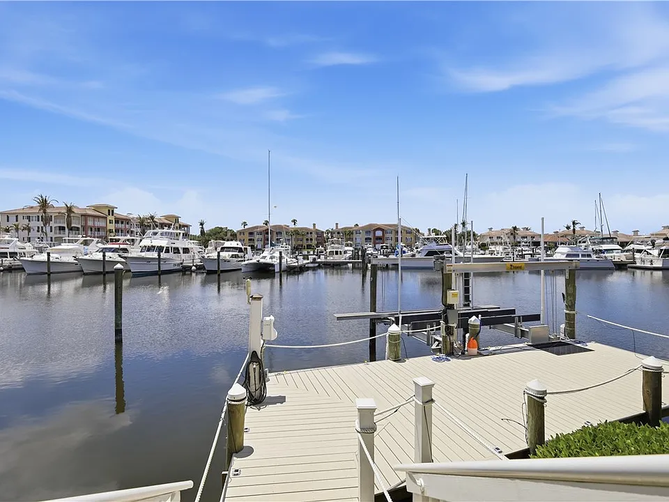 5545 E Harbor Village Dr
