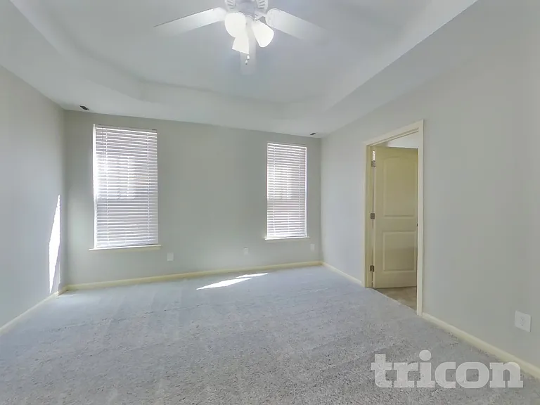 1422 Collins Dr — Photo 8