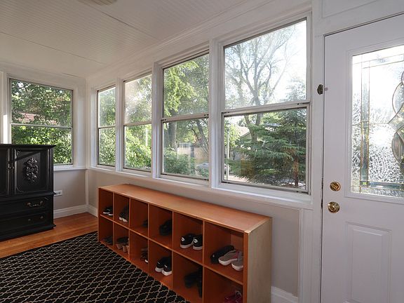3rd image of 1016 Clinton Ave