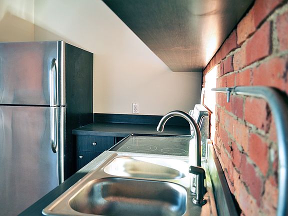 5th image of 376 E Main St #376