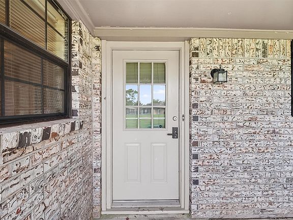 5th image of 210 Woodhaven St