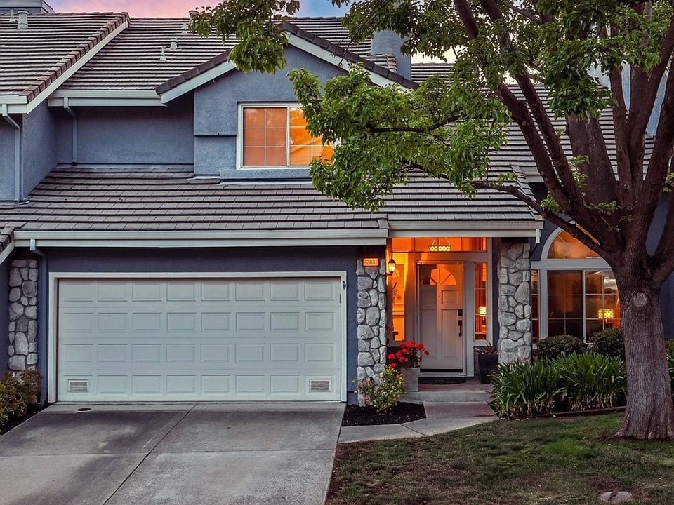 1st image of 208 Promenade Ln