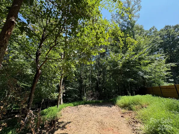 1935 Weddington Rd, Matthews, NC 28105