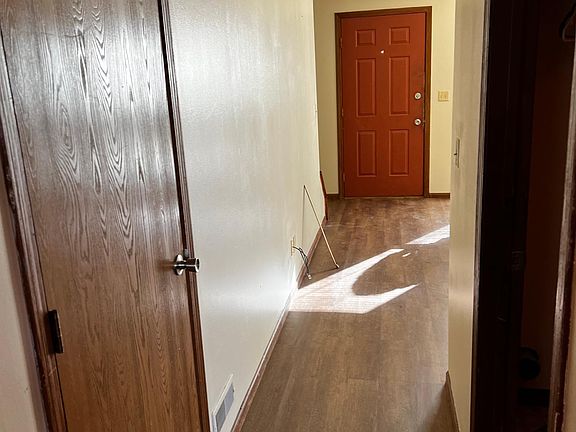 5th image of 4797 Caprice Dr
