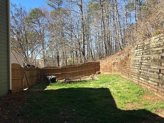 4th image of 703 Parkside Dr
