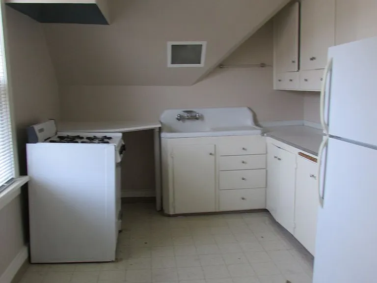 11 N Franklin St — Photo 22