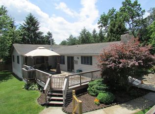 2741 Meadow View Rd, Manheim, PA 17545