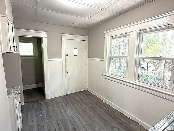 4th image of 9609 Yale Ave