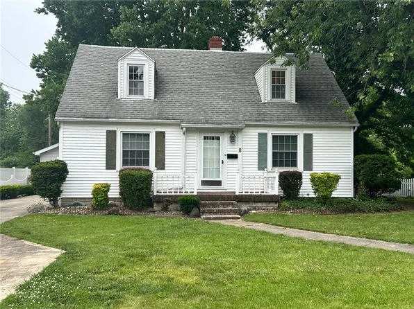 8 Noyes Ct, Mattoon, IL 61938