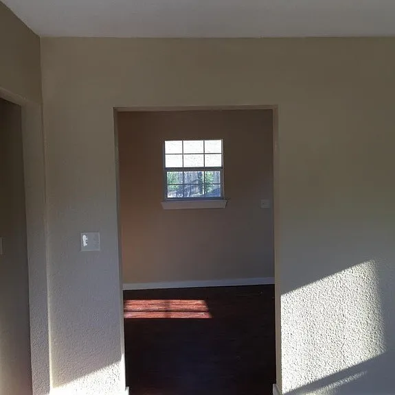 710 Poinsettia St — Photo 6