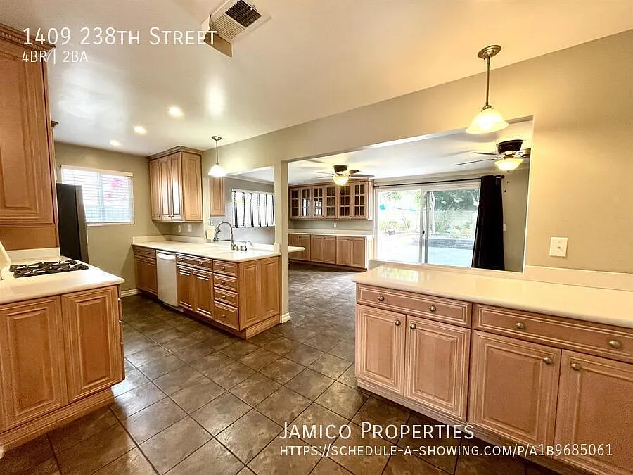 4 bed, 1680 sqft, $4,300 — Photo 3