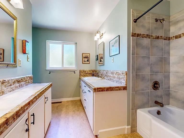 4560 Sullivan Ct — Photo 45