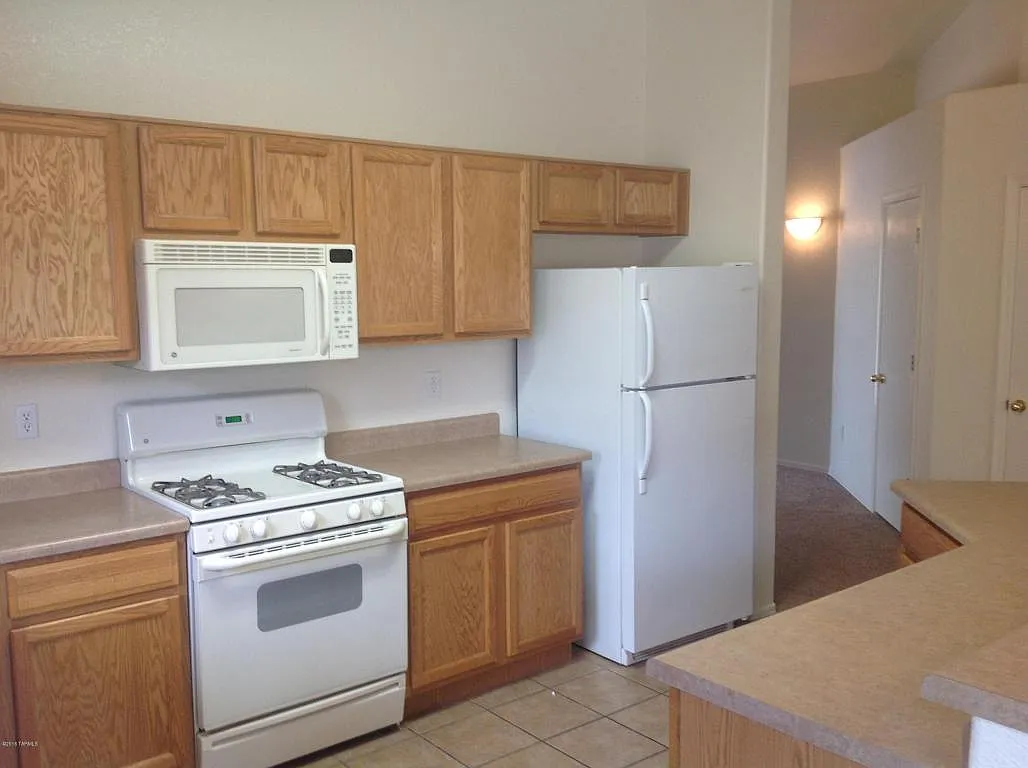 4 bed, 1705 sqft, $1,995 — Photo 3