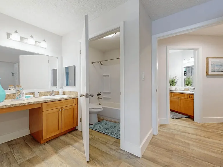 Sunny Lake Apartments — Photo 53