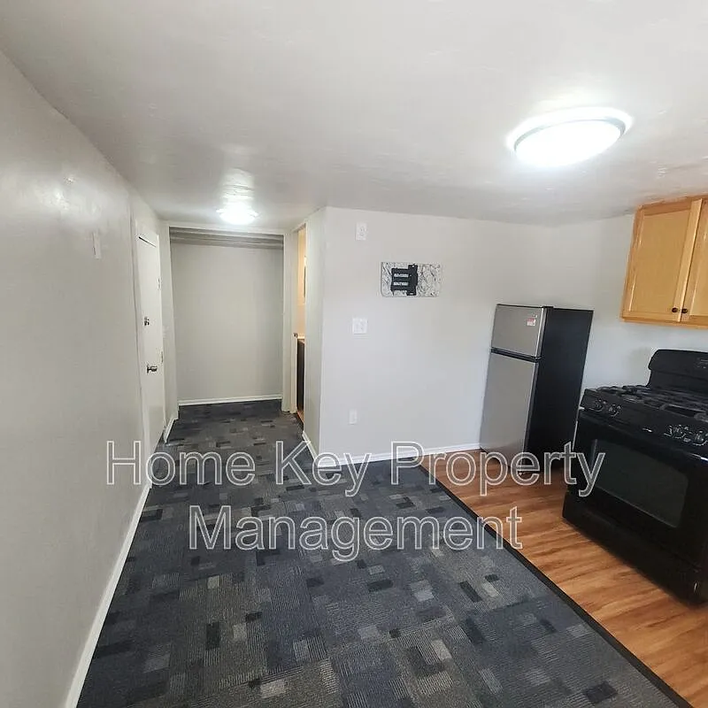 1 bed, 1.0 bath, 250 sqft, $900 — Photo 4