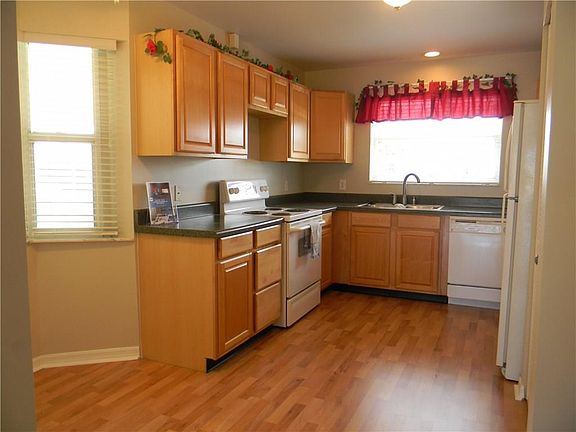 4th image of 620 E Lake Jasmine Cir Unit 620-204
