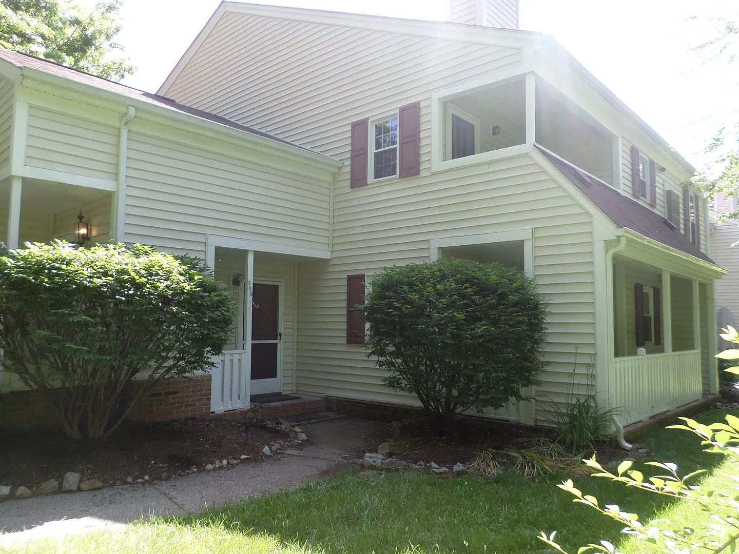 2 Bedroom 2 Bath Condo 2 Car Garage — Photo 4
