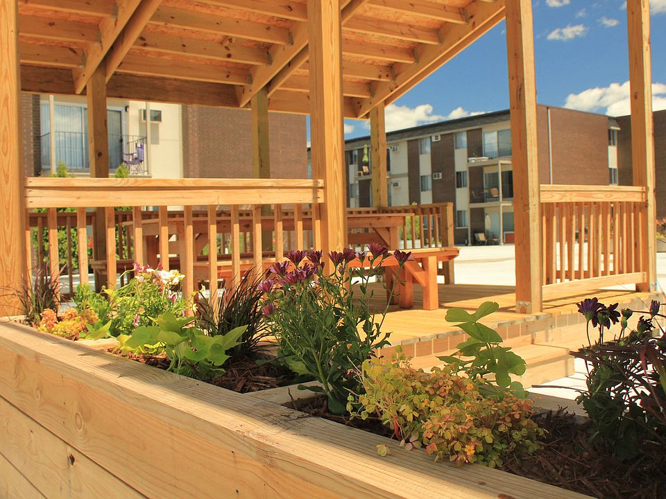 Rosedale Apartments ; Picnic Area