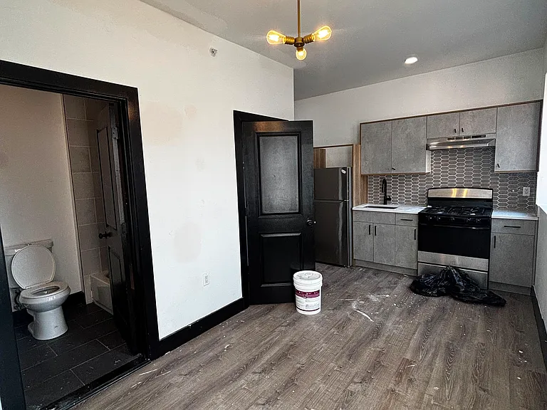 11-13 Thomas St #4E — Photo 2