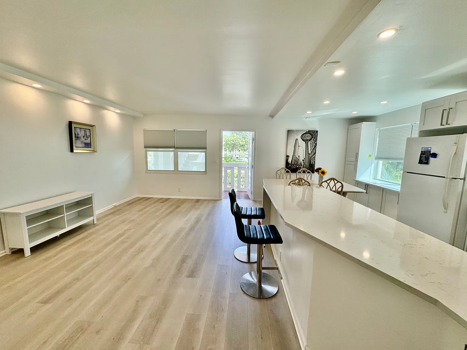 2 bed, 1.5 bath, 850 sqft, $2,000 — Photo 3