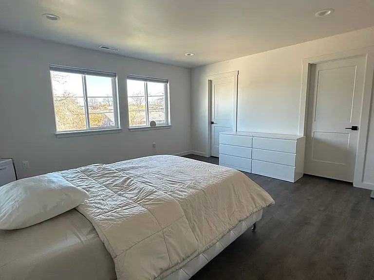 527 S Canterbury Ln — Photo 8