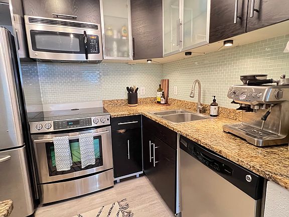 3rd image of 1032 N Clarkson St APT 102