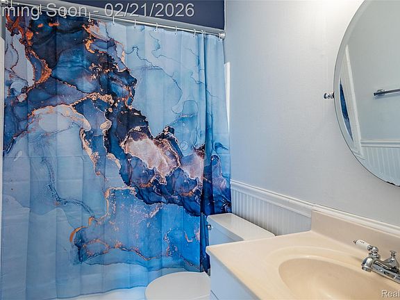 4th image of 801 Plate St Unit 201