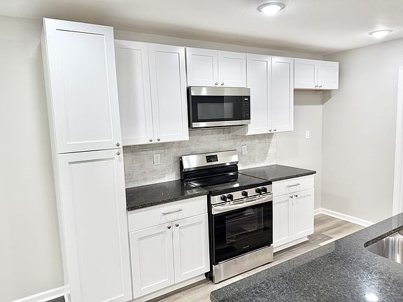 5th image of 504 Jeanette Ave