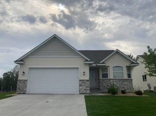 2542 Buchanan Ln S, Cambridge, MN 55008