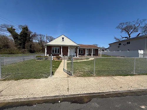 26 Champlain Ave Photo 1