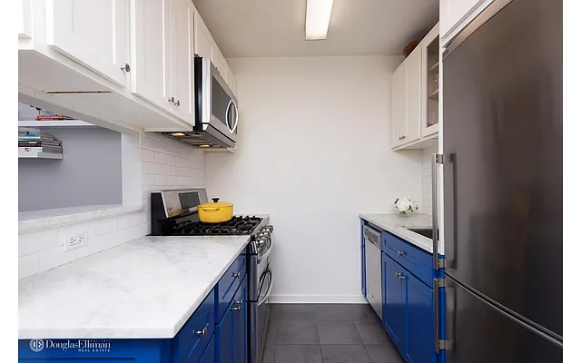 Rented by Douglas Elliman | media 31