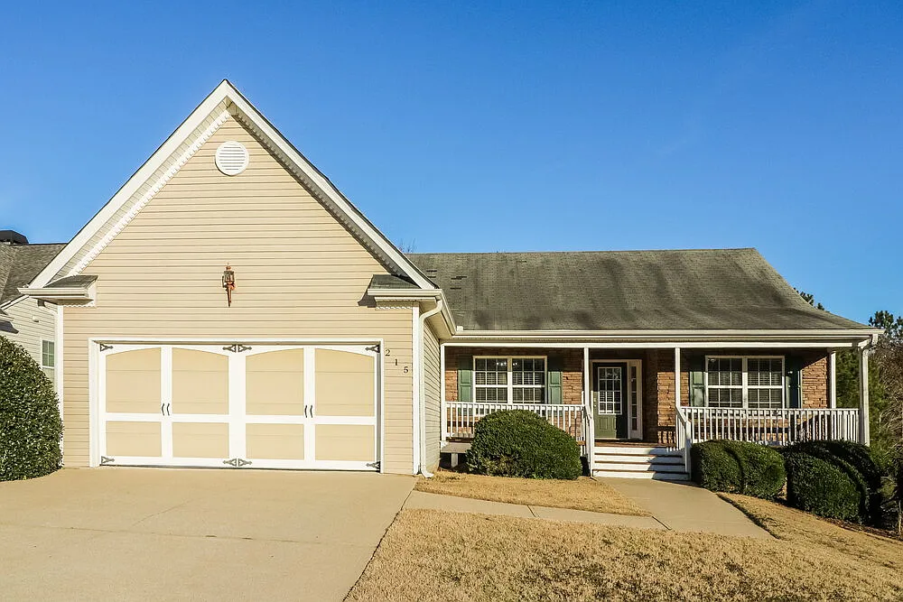 3 bed, 2.0 bath, 1626 sqft, $2,520 — Photo 1