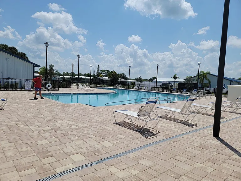1715 E Manatee Loop — Photo 34